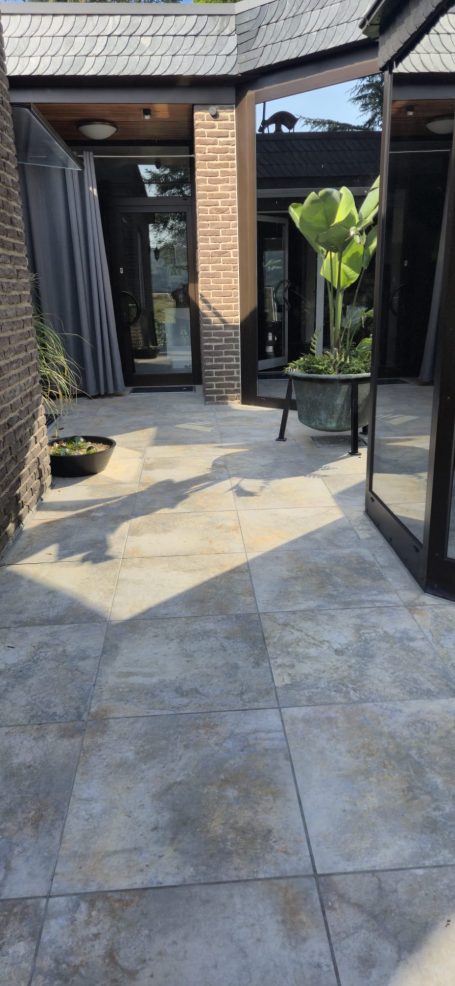 Herstellung einer Keramikfläche mit verschiedenen Gefällewechsel und vielen Verwinklungen